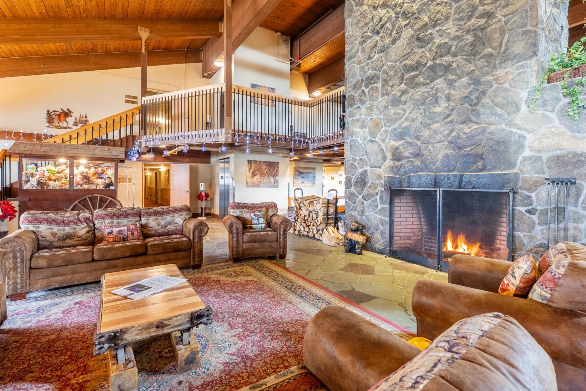 Fireside Inn & Suites West Ліван Екстер'єр фото